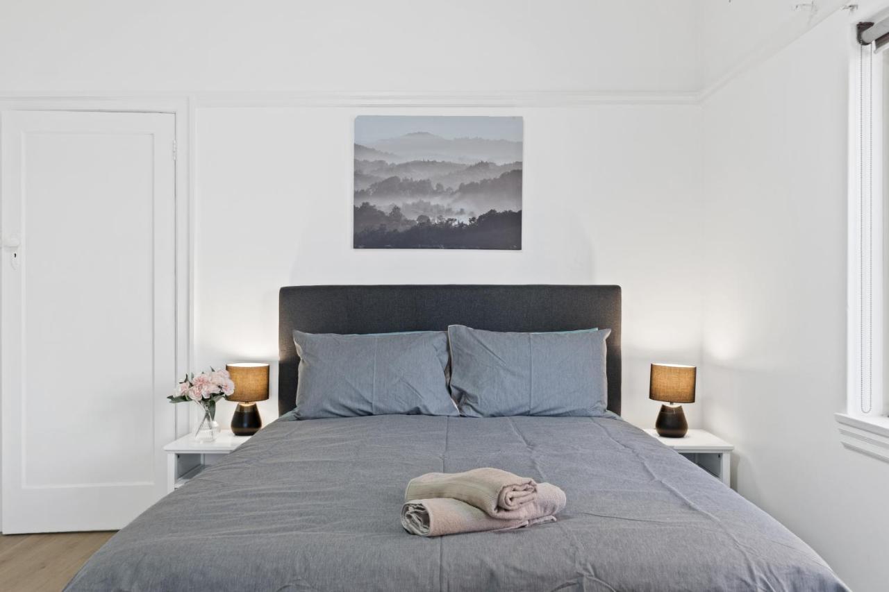 Burwood City Newly Renovated 2 Bed 2 Bath Free Private Parking Big Apt Sidney Dış mekan fotoğraf