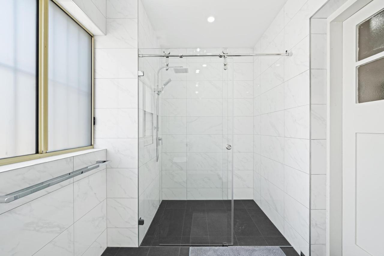 Burwood City Newly Renovated 2 Bed 2 Bath Free Private Parking Big Apt Sidney Dış mekan fotoğraf